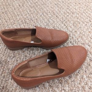 Universal Thread Brown Adeline Loafers in size 5